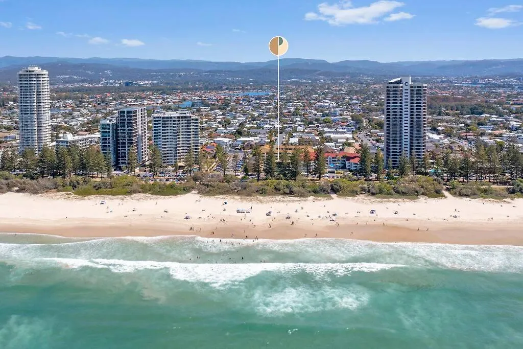 Beachfront Retreat At Burleigh, Breezy And Cosy Gold Coast Appartement